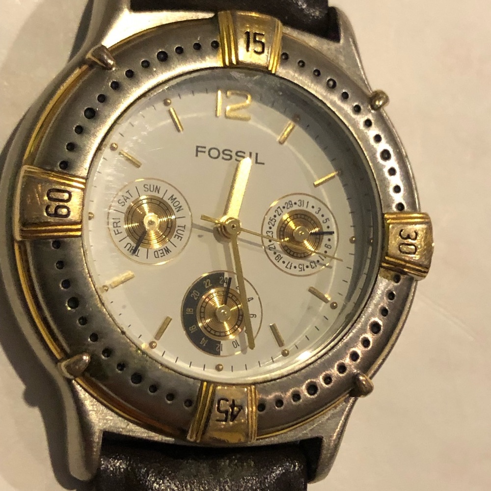 Fossil Watch Good Working Condition - image 2